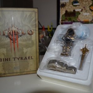 Mini Tyrael Statue