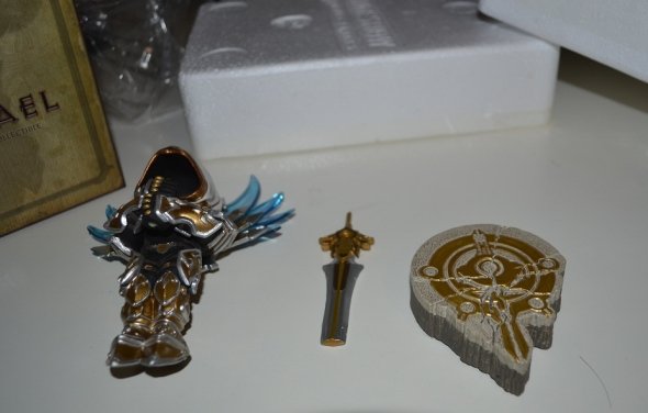 Mini Tyrael Statue