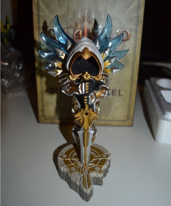 Mini Tyrael Statue